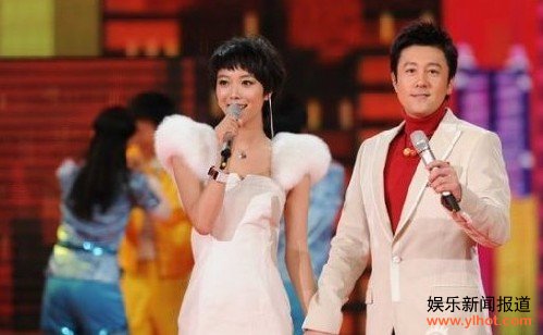 王珞丹搭档蔡国庆